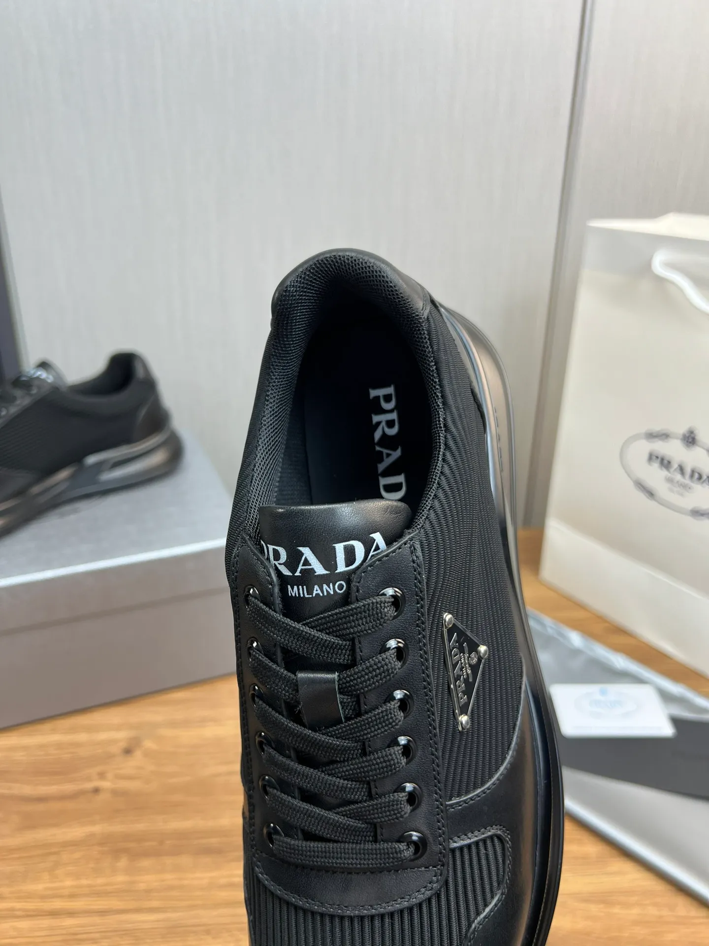 Men's shoes 💰580💰 [PRADA] Men's shoes are popular in the counter, official website is synchronized, 1 high-quality shipment ✔️Original cowhide stitching mesh + cowhide lining, 1🆚1 replica, original original bottom, 38-45 (45 customized, non-refundable)